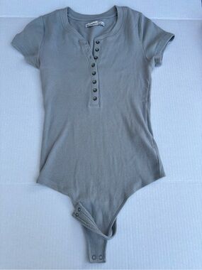 Abercrombie & Fitch Short Sleeve Ribbed Henley Bodysuit in Light Gray